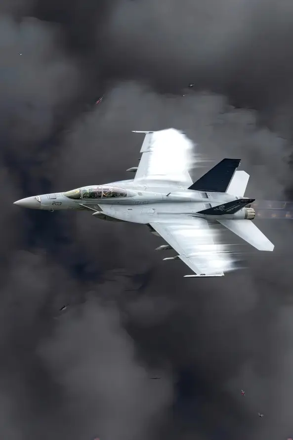 4k云层壁纸 - 军事 - 军机 - 天空「哲风壁纸」