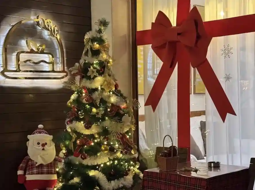 2k圣诞树壁纸-圣诞节和礼物盒-圣诞氛围热门的壁纸「哲风壁纸」