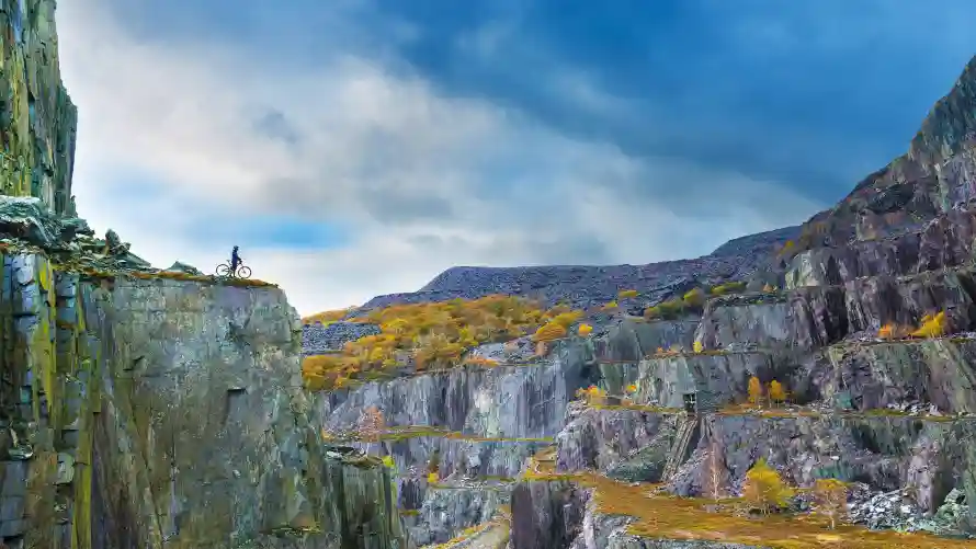 4k云朵壁纸 - 山脉 - 山谷 - 岩石「哲风壁纸」