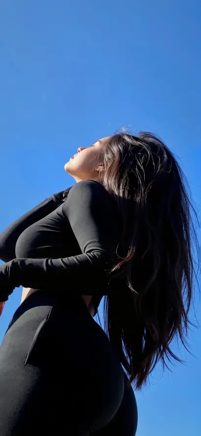 4k仰拍壁纸 - 壁纸 - 女性 - 户外「哲风壁纸」