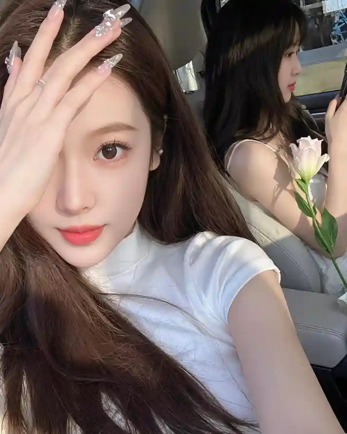 4k优雅壁纸 - 壁纸 - 托脸 - 淡妆「哲风壁纸」