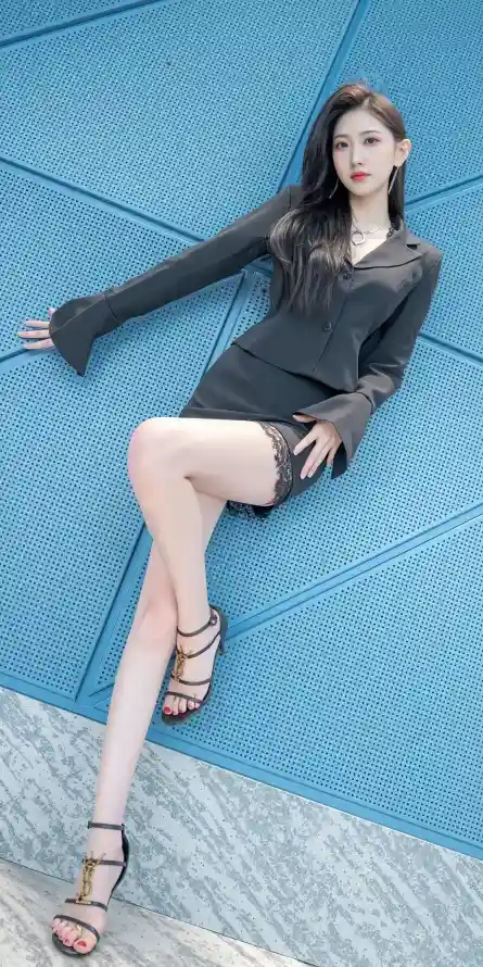 4k坐姿壁纸 - 壁纸 - 美女 - 长腿「哲风壁纸」