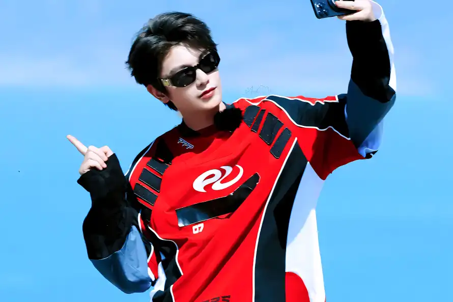 4k户外壁纸 - 阳光 - 海边 - 蓝天「哲风壁纸」