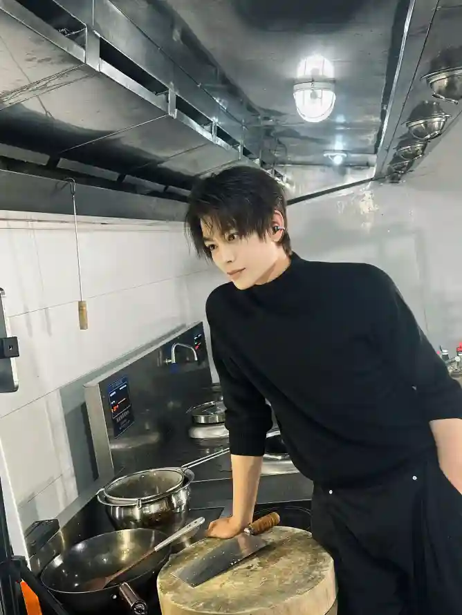 4k厨房壁纸 - 灯光 - 灶台 - 厨具「哲风壁纸」