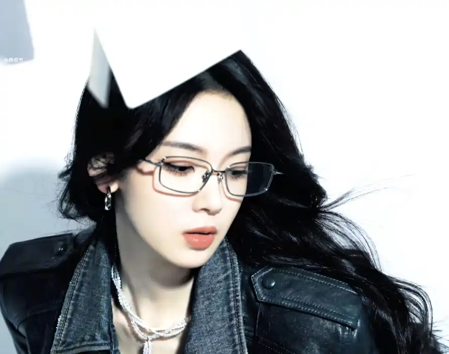 4k干练壁纸 - 时尚 - 气质 - 穿搭「哲风壁纸」