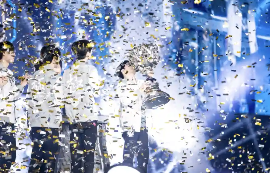 4k冠军壁纸 - 夺冠 - 奖杯 - 庆祝「哲风壁纸」