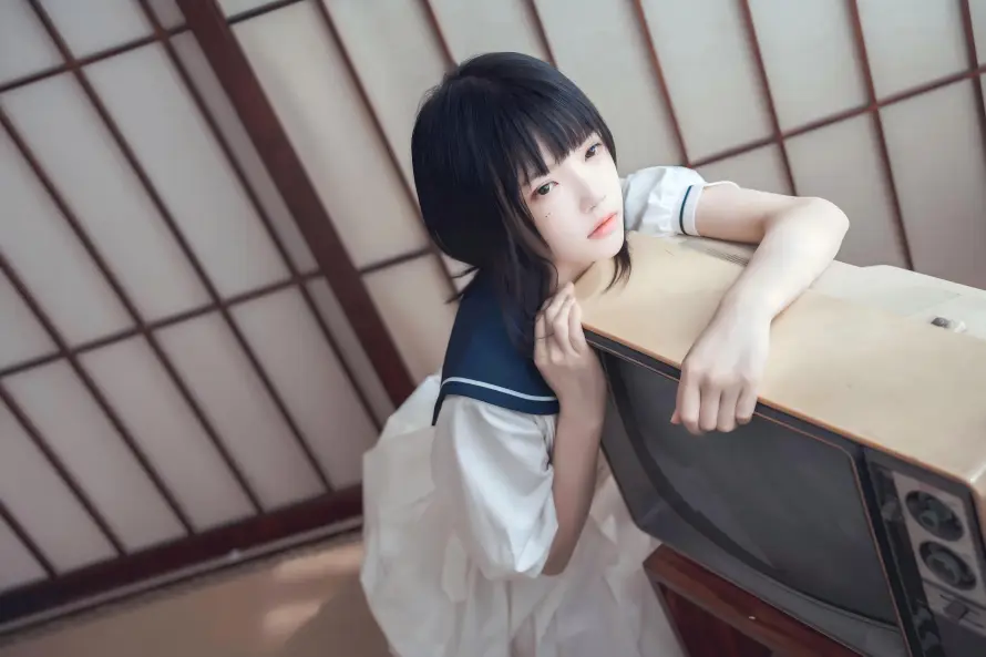 4k室内壁纸 - 少女 - 居家 - 校服「哲风壁纸」