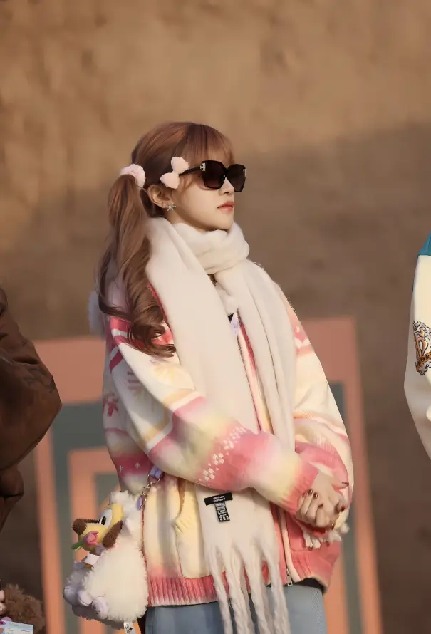 4k休闲壁纸 - 围巾 - 墨镜 - 户外「哲风壁纸」