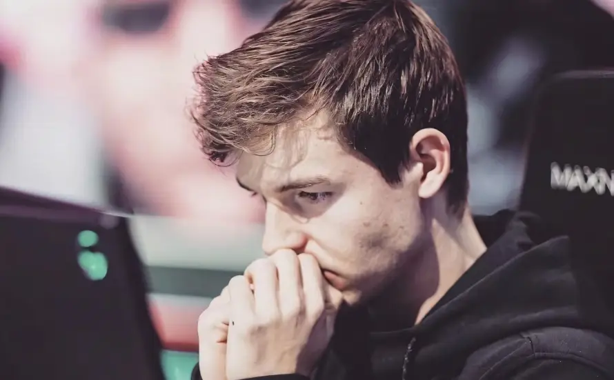 4k电竞椅壁纸 - csgo - 专注神情 - 比赛现场「哲风壁纸」