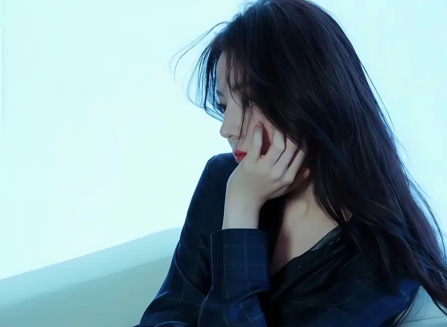 4k侧颜壁纸 - 优雅姿态 - 单手托腮 - 室内场景「哲风壁纸」 4k侧颜壁纸 - 优雅姿态 - 单手托腮 - 室内场景「哲风壁纸」