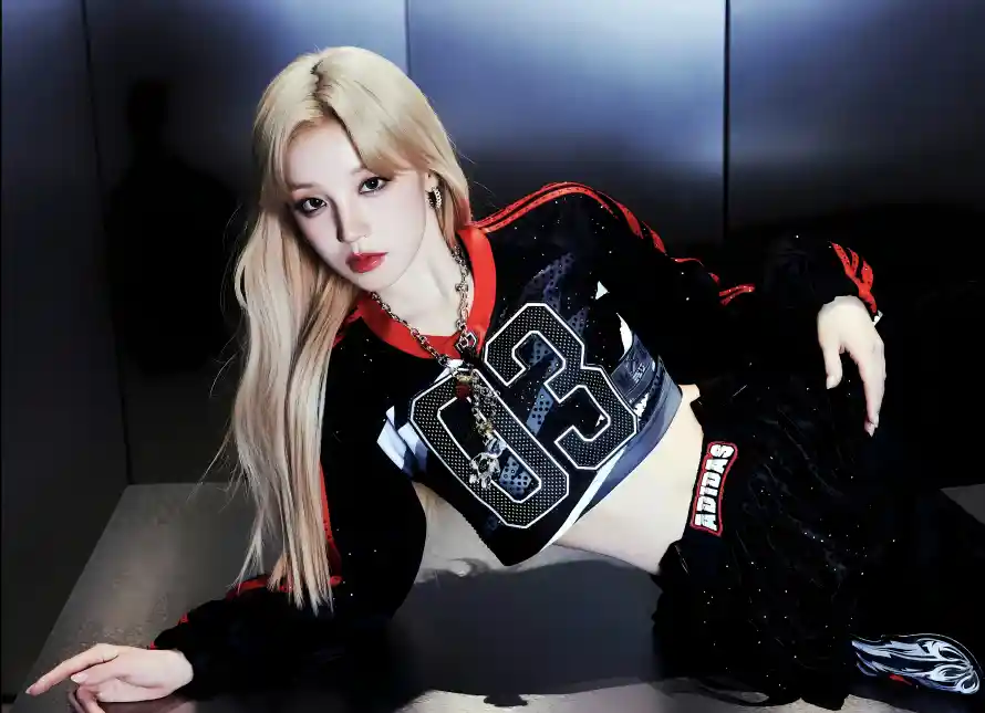 4k室内壁纸 - 摆拍 - 红唇 - 宋雨琦「哲风壁纸」