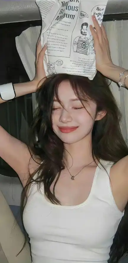 4k举物壁纸 - 休闲 - 微笑 - 手环「哲风壁纸」