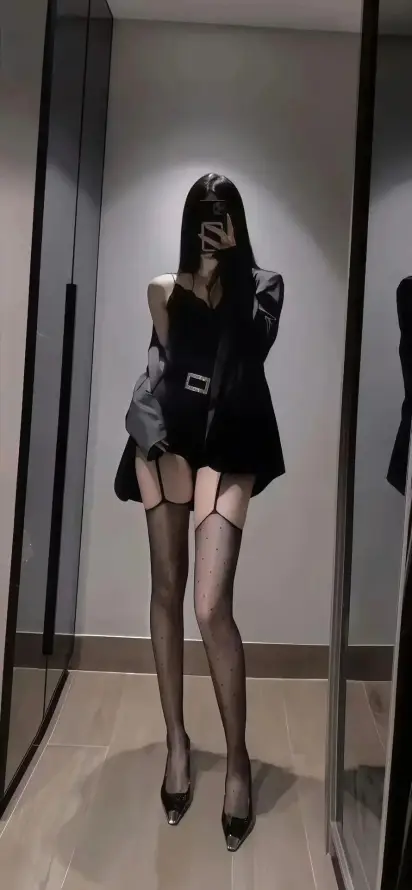 4k性感壁纸 - 暗调 - 短裙 - 美女「哲风壁纸」