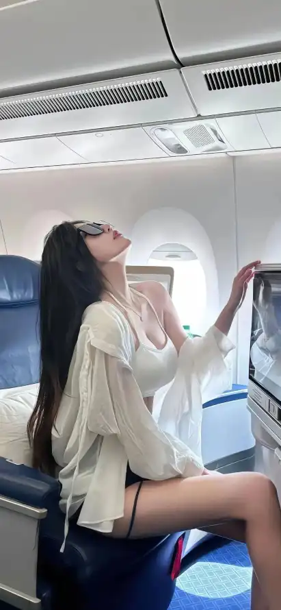 4k休闲壁纸 - 坐姿 - 墨镜 - 旅行「哲风壁纸」