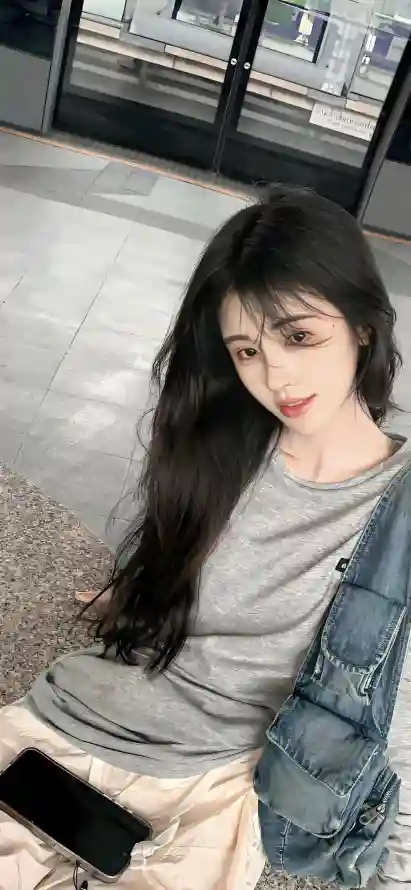 4k坐姿壁纸 - 手机 - 红唇 - 长发「哲风壁纸」