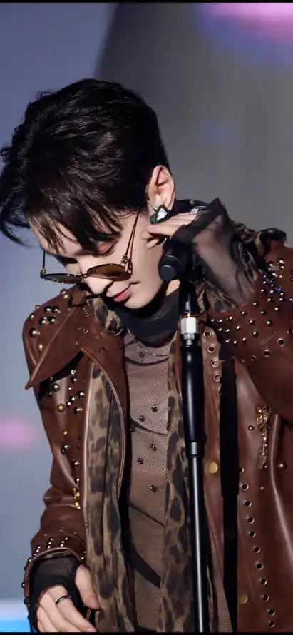 4k帅气壁纸 - 明星 - 歌手 - 张艺兴「哲风壁纸」