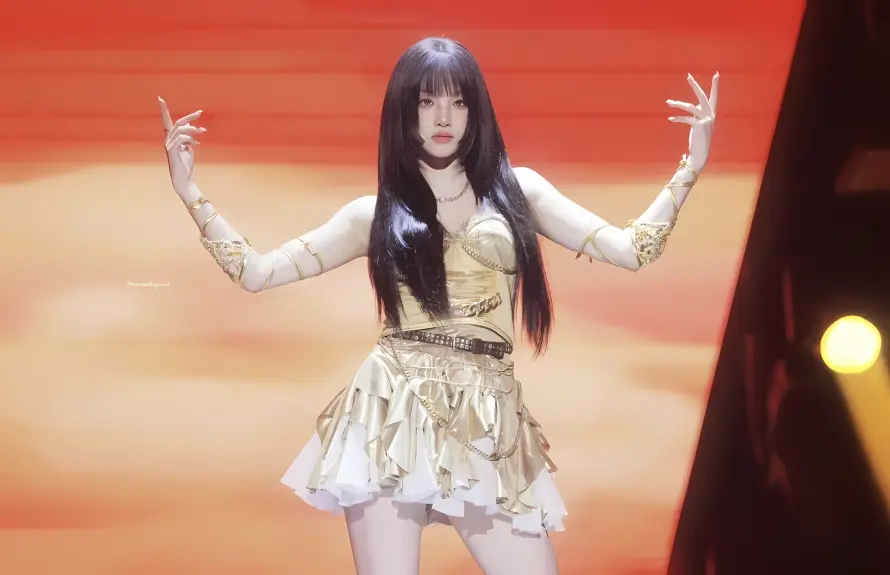 4k灯光壁纸 - 长发 - 宋雨琦 - 白色袖套「哲风壁纸」 4k灯光壁纸 - 长发 - 宋雨琦 - 白色袖套「哲风壁纸」