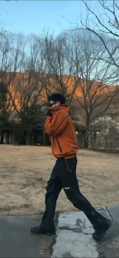 4k户外壁纸 - 山 - 树木 - 走路「哲风壁纸」