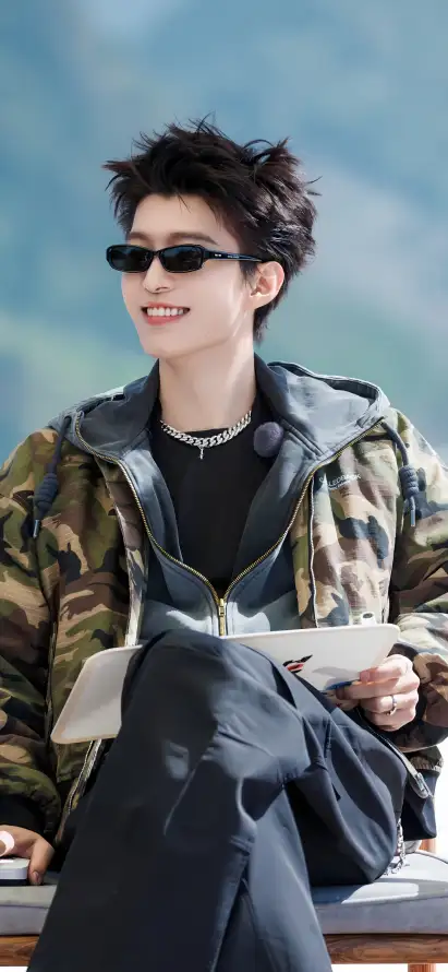 4k休闲壁纸 - 偶像 - 坐姿 - 墨镜「哲风壁纸」