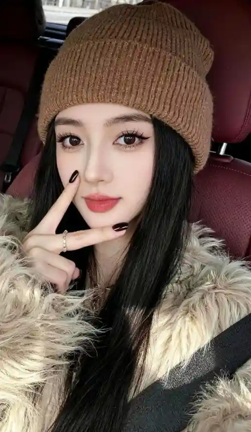 4k冬季壁纸 - 坐姿 - 红唇 - 美女「哲风壁纸」