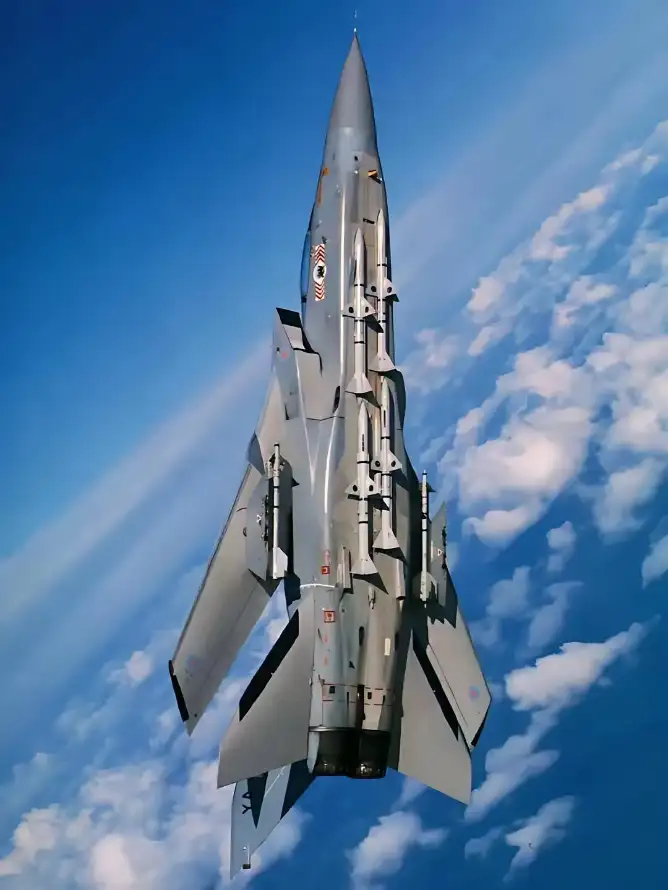 4k云层壁纸 - 军事 - 国防 - 战机「哲风壁纸」