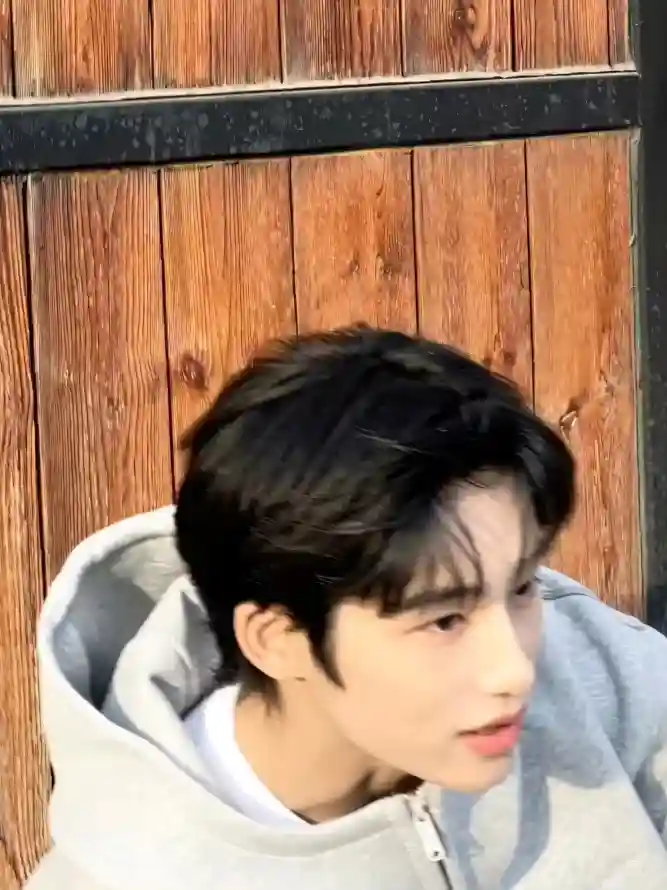 4k休闲壁纸 - 帅气 - 户外 - 短发「哲风壁纸」