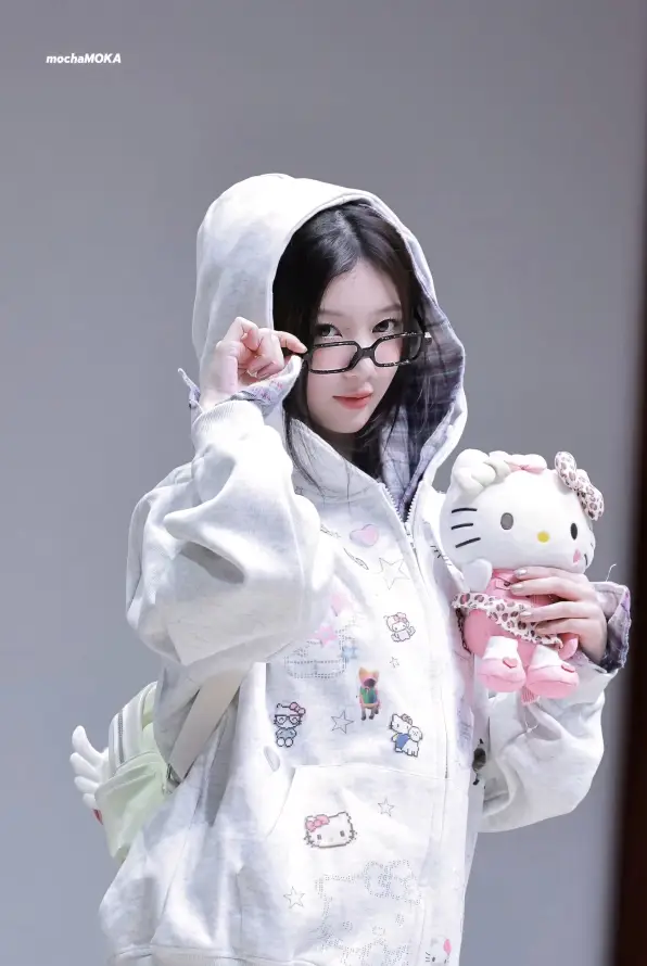 4k可爱壁纸 - 少女 - 玩偶 - 眼镜「哲风壁纸」