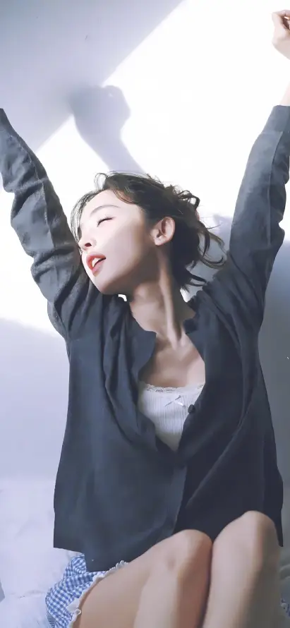 4k休闲壁纸 - 光影 - 坐姿 - 居家「哲风壁纸」