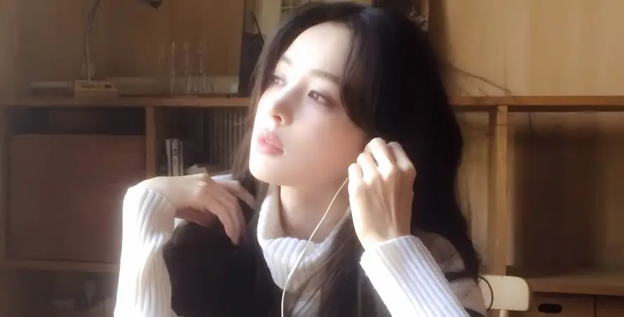 4k休闲壁纸 - 室内 - 暖光 - 毛衣「哲风壁纸」