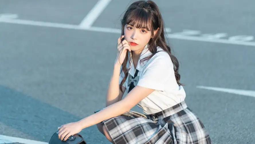 4k少女壁纸 - 户外 - 操场 - 日系「哲风壁纸」