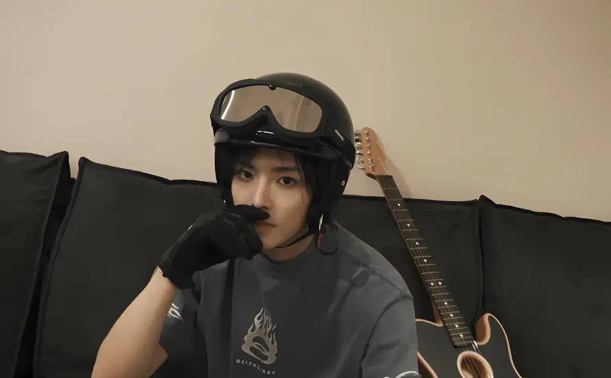 4k吉他壁纸 - 头盔 - 侯明昊 - 护目镜「哲风壁纸」