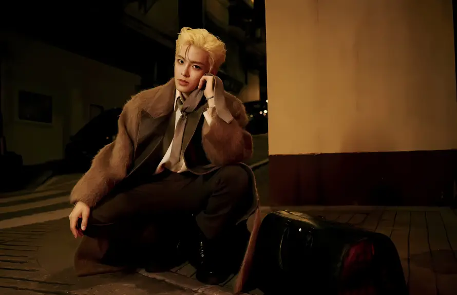 4k坐姿壁纸 - 复古 - 外套 - 夜晚「哲风壁纸」