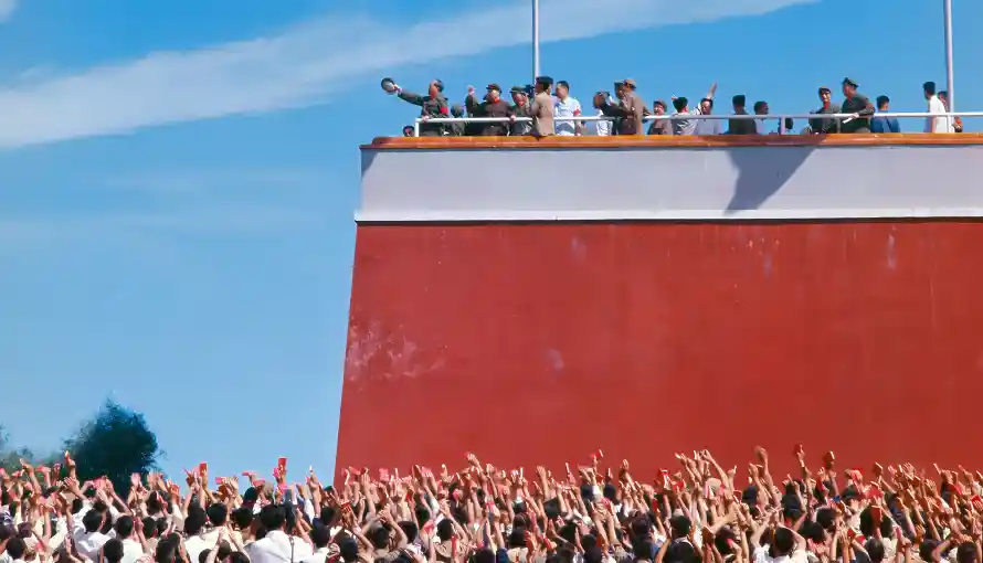 4k庆典壁纸-天安门和挥手-历史场景免费下载「哲风壁纸」