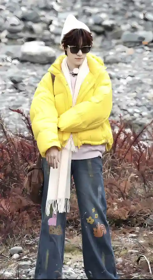 4k岩石壁纸 - 户外 - 围巾 - 墨镜「哲风壁纸」