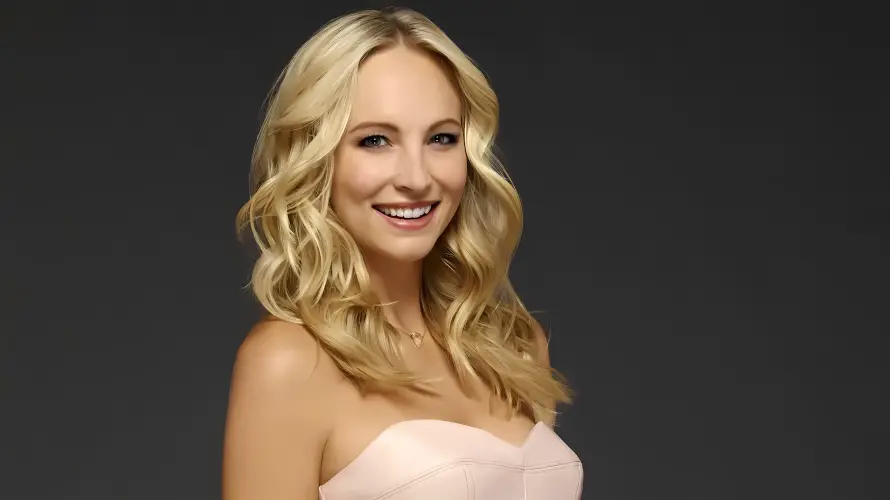 4k优雅壁纸 - 卷发 - 微笑 - 气质「哲风壁纸」