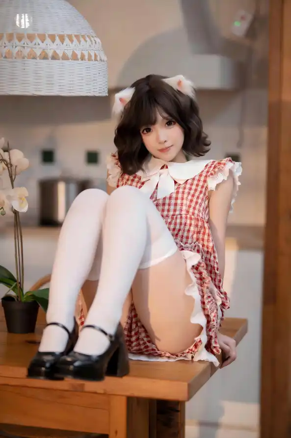 4k可爱壁纸 - 吊灯 - 坐姿 - 室内「哲风壁纸」