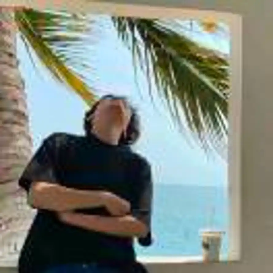 离了个大谱🏸的头像