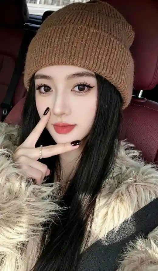 4k红唇壁纸 - 美女 - 车内 - 长发「哲风壁纸」