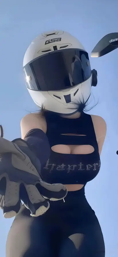 4k美女壁纸 - 蓝天 - 酷感 - 骑行「哲风壁纸」