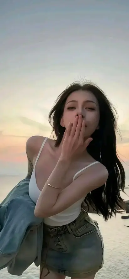 4k吊带壁纸 - 吹吻 - 天空 - 户外「哲风壁纸」