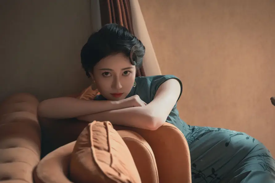 4k优雅壁纸 - 卷发 - 复古 - 女性「哲风壁纸」