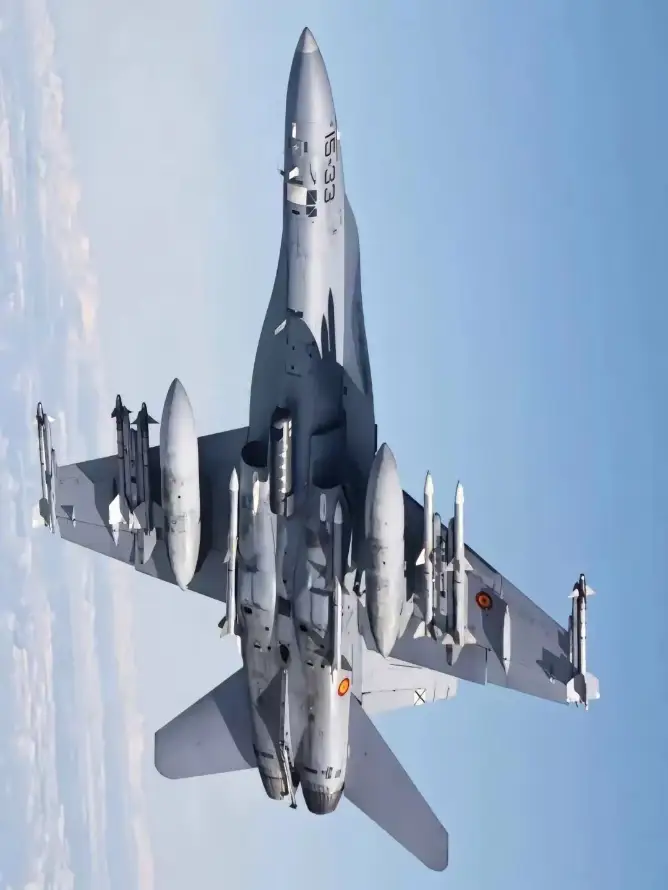 4k云层壁纸 - 军事 - 军机 - 天空「哲风壁纸」