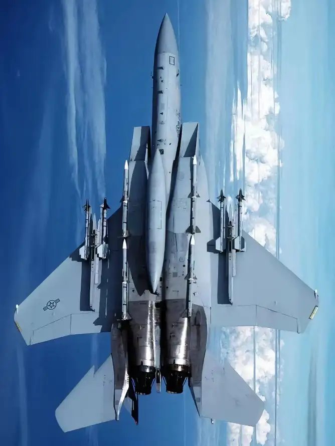 4k云层壁纸 - 军事 - 军机 - 空军「哲风壁纸」