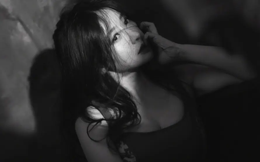 4k光影壁纸 - 单色 - 复古 - 女性「哲风壁纸」