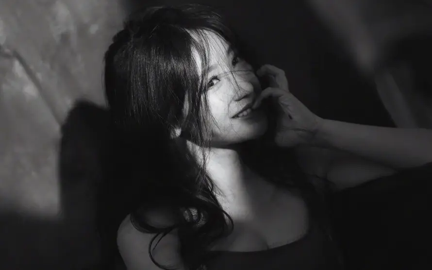 4k人像壁纸 - 侧脸 - 光影 - 复古「哲风壁纸」