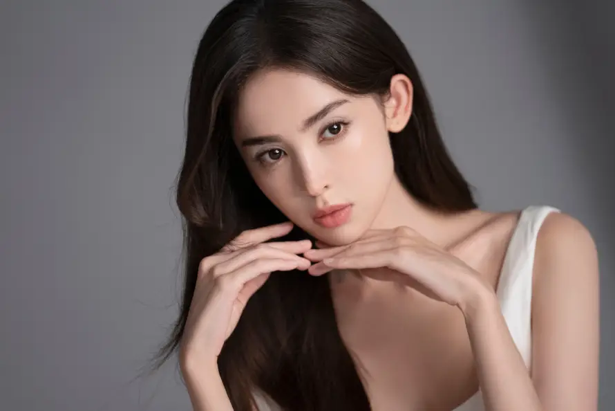 4k长发壁纸 - 女明星 - 优雅姿态 - 古力娜扎「哲风壁纸」