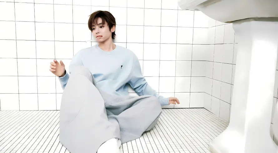 4k坐姿壁纸 - 清新 - 阳光 - 休闲装「哲风壁纸」