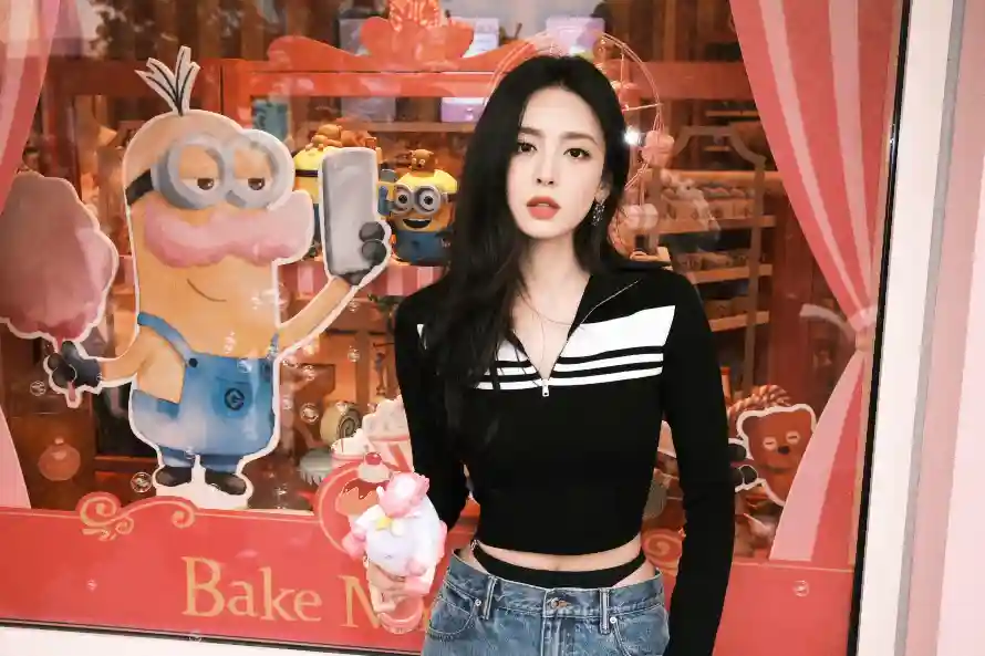 4k橱窗壁纸 - 甜美 - 长发 - 女明星「哲风壁纸」