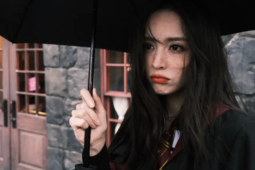 4k红唇壁纸 - 长发 - 雨天 - 黑伞「哲风壁纸」