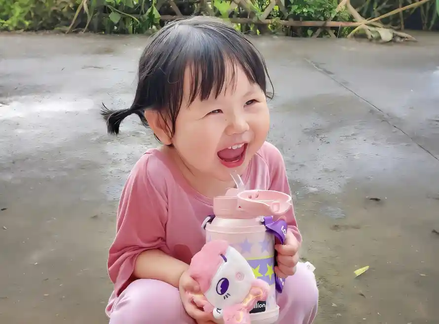 2k可爱壁纸-双马尾 - 地面-卡通水壶壁纸分享「哲风壁纸」